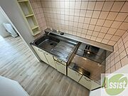キッチンです。一人暮らしなら十分な大きさですね。