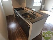キッチンはシックなデザインでした。洗い場も大きい。