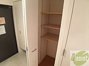 収納もバッチリあるのでお部屋が片付きますよ！