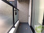 バルコニーです。洗濯物を干したり一息ついたりできますね！