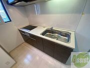 こちらはキッチン。調理スペースもあり使いやすそうです。