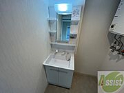 独立洗面台です。大きくてよいですね。シャンプーもできます！