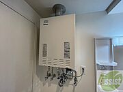ガス給湯器です。操作しやすいパネルになってます。