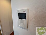 TVモニター付インターホンです。来客者の顔が見えるので安心！
