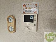 TVモニター付インターホンです。来客者の顔が見えるので安心！
