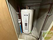 電気温水器です。オール電化で安心ですね。