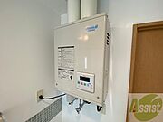 ガス給湯器です。操作しやすいパネルになってます。