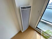 電気暖房です。冬場の寒い日でも安心ですね～