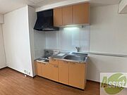 キッチンも別角度から。ご自身でコンロを設置できます。