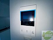 TVモニター付インターホンです。来客者の顔が見えるので安心！