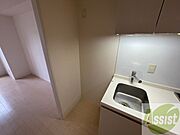 こちらに冷蔵庫を置けます。調理時の動線もばっちり効率的。