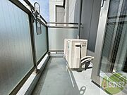 バルコニーです。洗濯物を干したり一息ついたりできますね！