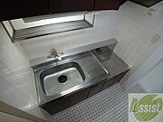 シンプルなキッチンです。ガスコンロを設置できる仕様です。