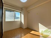 寝室です。二部屋をどう使うかはあなた次第です！