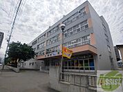 札幌市立山鼻小学校 526m
