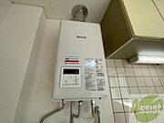 給湯器はシンプルな作りで簡単に操作できそうです。