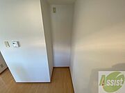 こちらに冷蔵庫を置けます。調理時の動線もばっちり効率的。