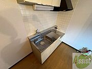 キッチンはスペースも広々していて使いやすそうですよ！