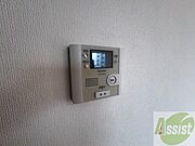 TVモニター付インターホンです。来客者の顔が見えるので安心！
