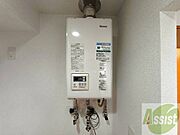 給湯器です。操作しやすいパネルになってます。