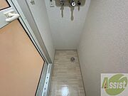 もちろん洗濯機置場は室内にあるので、いつでも洗濯できますよ