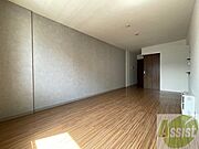リビングを別角度から撮ってみました。家具の配置もしやすそう。