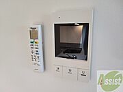 インターホンです。オートロック付きで安心のマンションです。
