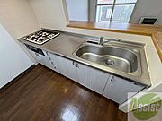 キッチンです。ご自身でコンロを設置していただけます。