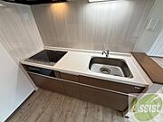 システムキッチン完備で3口ついているので料理もできます！