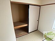押入を開けてみました。たっぷり入りますね～