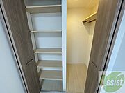 収納もバッチリあるのでお部屋が片付きますよ！