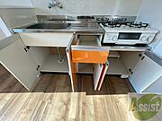 キッチン下の棚を開けてみました！食品ストック等をしまえます。