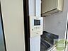室内：TVモニター付インターホンです。来客者の顔が見えるので安心！