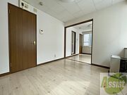 隅々から洋室を撮影したので、イメージを掴んでください。