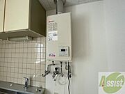 給湯器はシンプルな作りで簡単に操作できそうです。