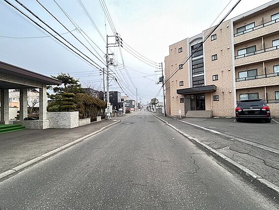前面道路幅員9...