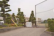 小学校「国分小学校まで900ｍ」