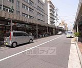 北野商店街まで80m 昔ながらの北野商店街。スーパーや100均などもありますよ。