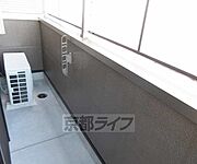 綺麗で広めのバルコニです。