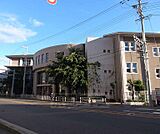 朱雀第一小学校まで400m 大通り沿いにございます。