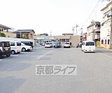 ファミリーマート 四条通梅津店まで346m 駐車場完備のコンビニです。