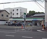 ファミリーマート御池山ノ内店まで257m 駐車場がひろびろです