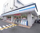 ローソン太秦荒木町店まで56m 梅津段町の交差点を上がって東側にございます。