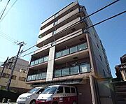 商店街がすぐそばの立地。