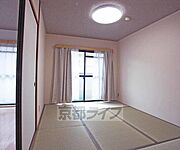 静かな寝室です。