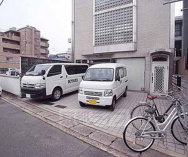 画像18:駐車場