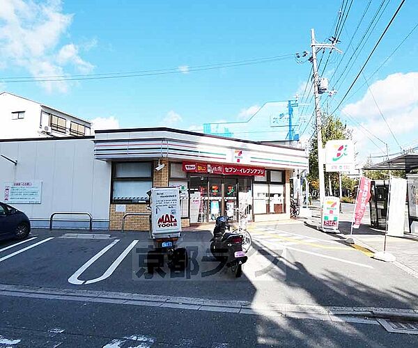 画像27:セブンイレブン京都堀川北大路店まで80m 堀川北大路の交差点。バス停も目の前でご利用しやすい立地です。
