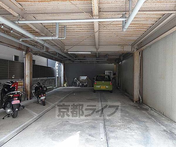 画像15:駐車場