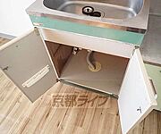 下にも収納あります。