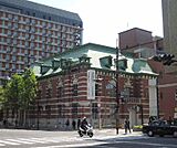 みずほ銀行京都中央支店まで100m 三条烏丸交差点